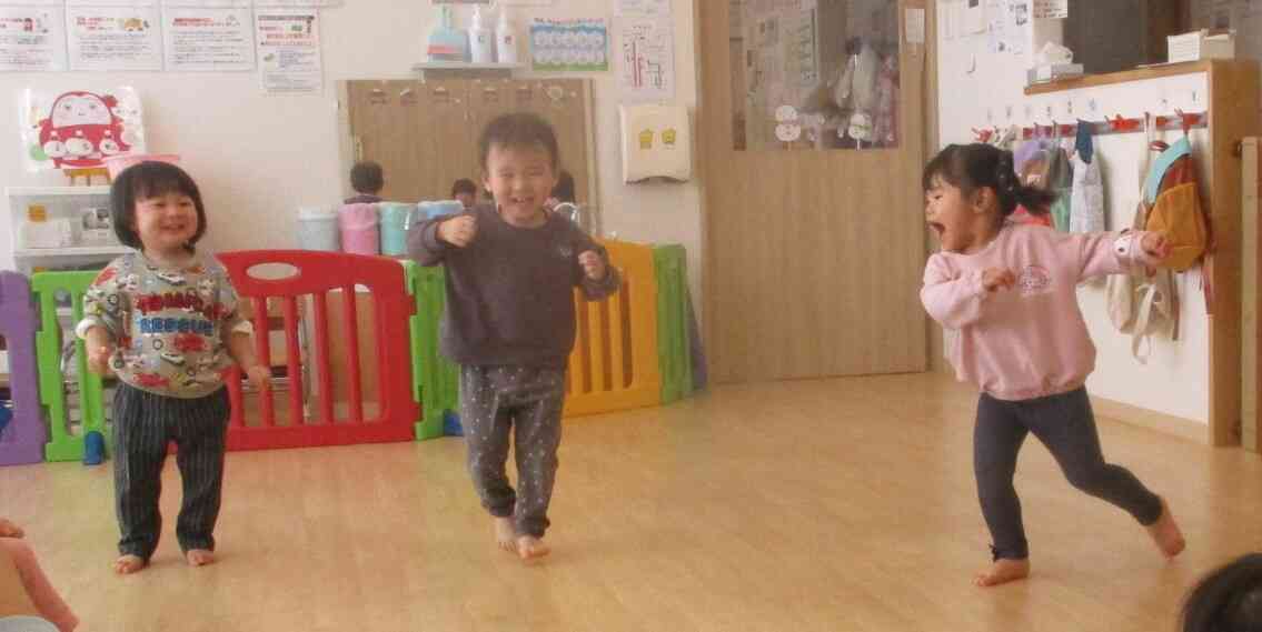 ABCで踊ろう｜ニチイキッズ八戸ゆりの木保育園｜ニチイキッズ